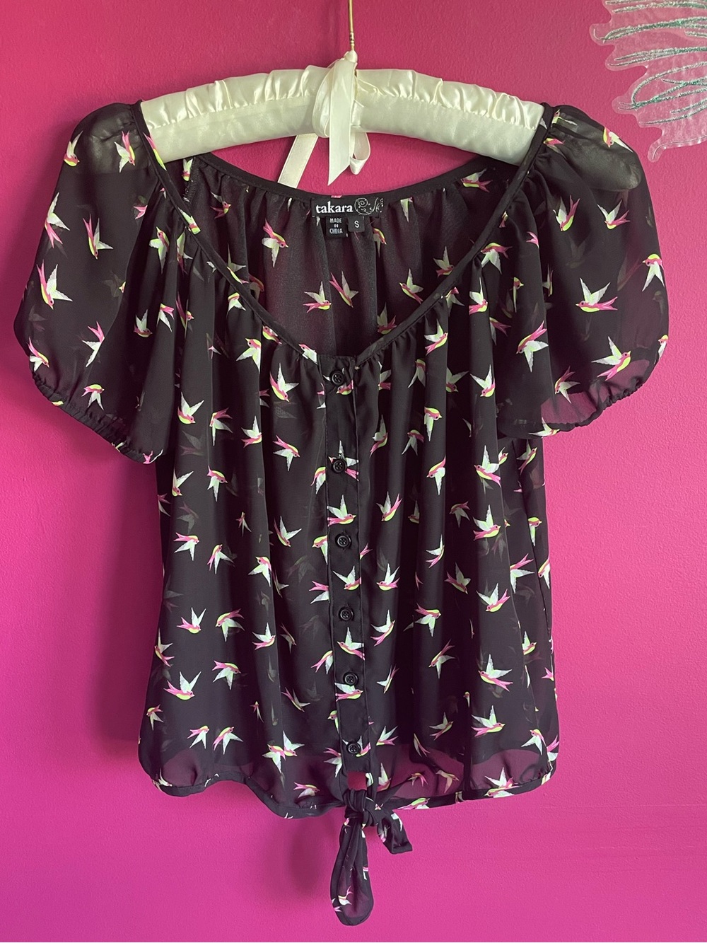 Takara Black Short-Sleeve Button-Front HummungBird Print Blouse with Tie Hem